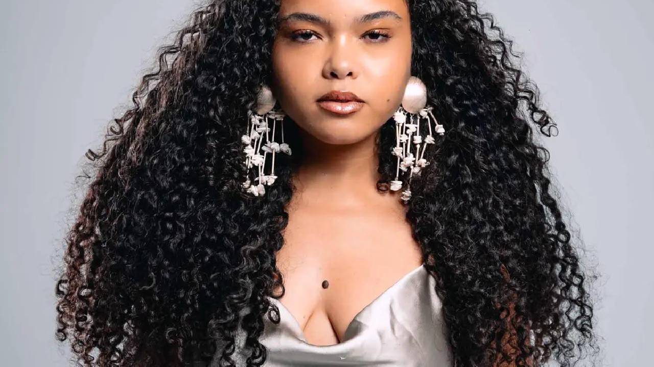 Com música inédita de Joyce Alane e reality vertical, Riachuelo amplia presença no São João e reafirma a cultura brasileira como pilar da marca