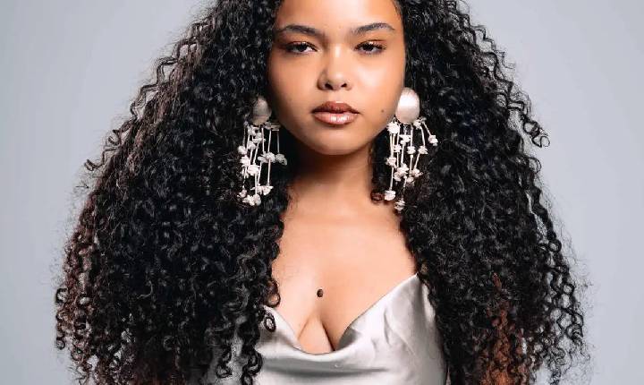 Com música inédita de Joyce Alane e reality vertical, Riachuelo amplia presença no São João e reafirma a cultura brasileira como pilar da marca