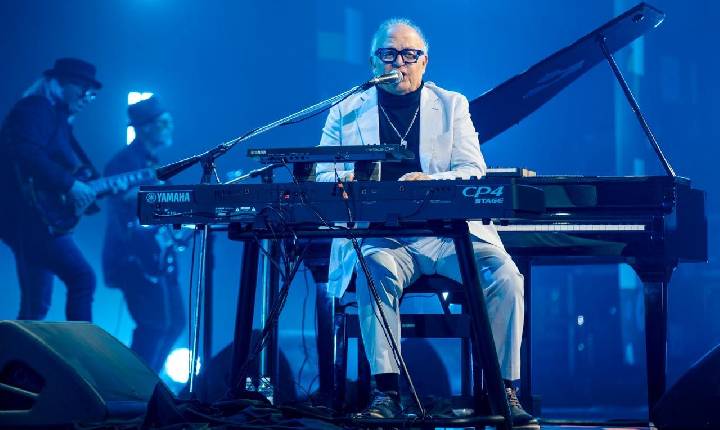 Guilherme Arantes celebra 50 anos de carreira com a turnê “50 Anos-Luz” dia 10 de abril no Teatro Pedra do Reino