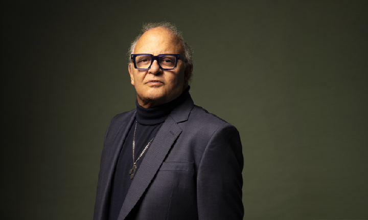 Guilherme Arantes celebra 50 anos de carreira nesta sexta 10 de abril no Teatro Pedra do Reino