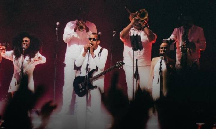 Jorge Ben Jor se emociona diante de 51 mil pessoas em seu único show em São Paulo em 2026