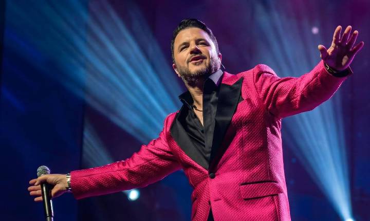 Maurício Manieri celebra sua história e anuncia nova tour “Inesquecível”