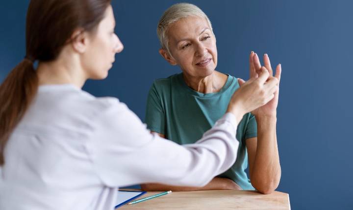 Pacientes com Parkinson ampliam acesso a tratamento e passam a contar com novo direito na Paraíba