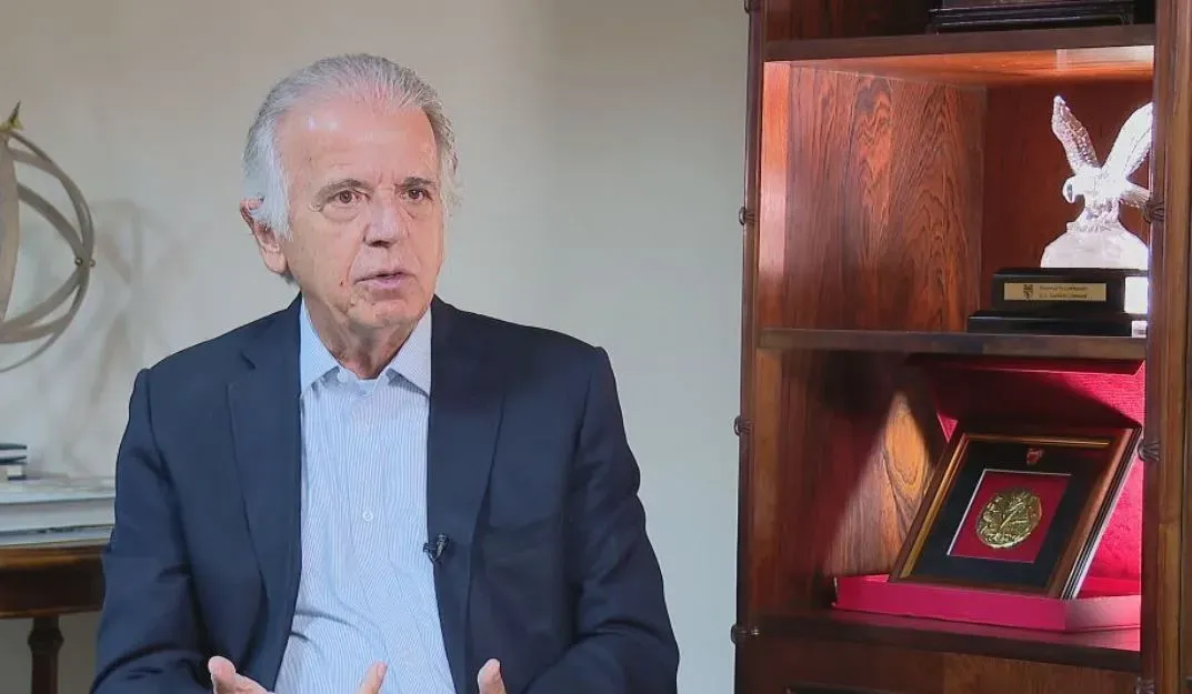 “A Defesa está à disposição”, diz ministro à CNN sobre reforço em combate a queimadas