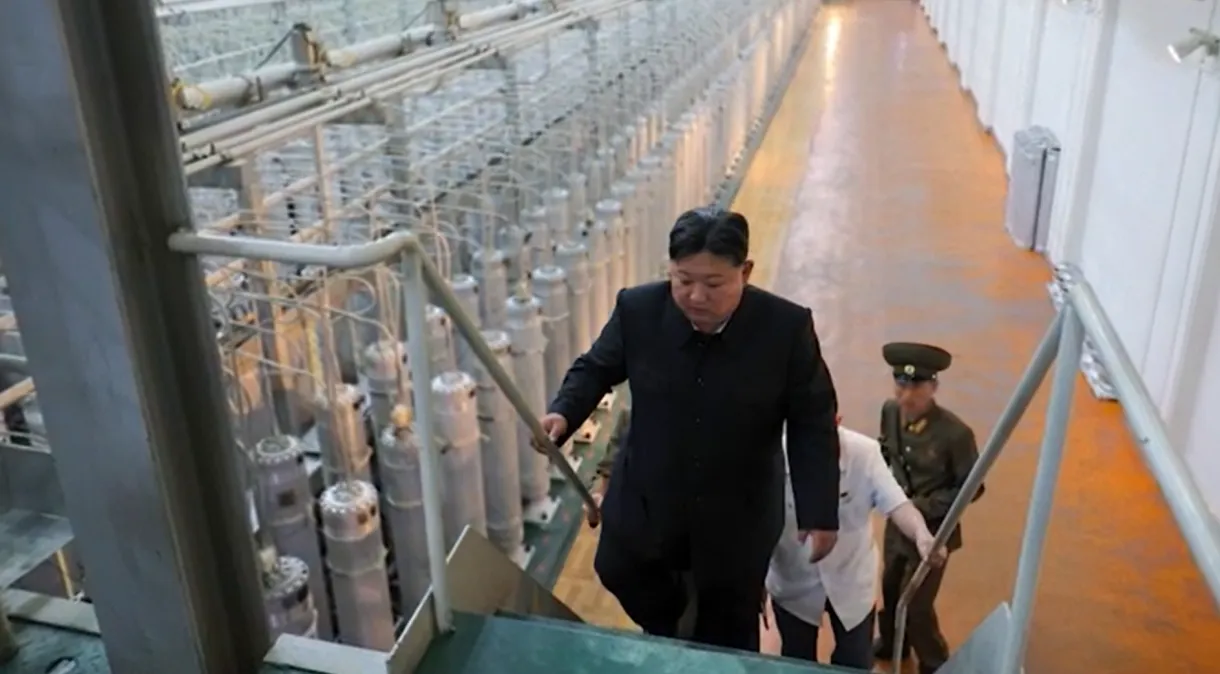 Kim Jong-un divulga imagens raras de programa nuclear