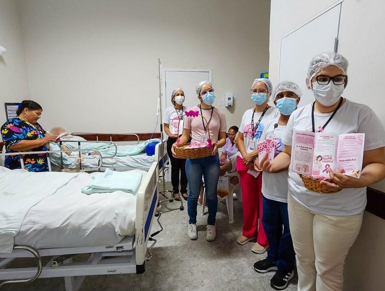 Hospital Edson Ramalho realiza ações do Outubro Rosa para pacientes, acompanhantes e colaboradoras