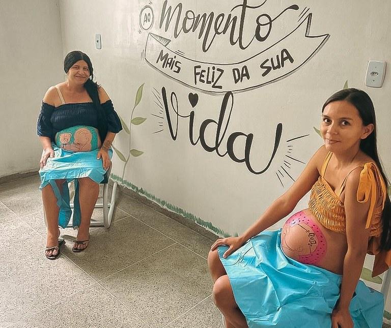 Hospital Regional de Queimadas adota projeto de pintura artística em barrigas de grávidas