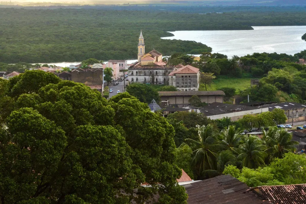 Centro Histórico encanta pela riqueza da arquitetura barroca e colorido dos casarões