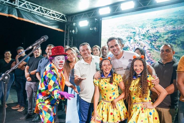 Vice-governador Lucas Ribeiro entrega creches em Salgado de São Félix e Riachão do Bacamarte