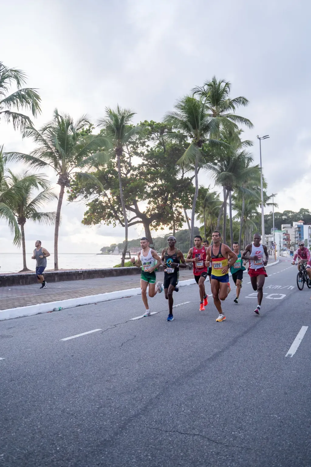 Quenianos e brasileiros da elite elevam nível da 5ª edição da Maratona Internacional de João Pessoa