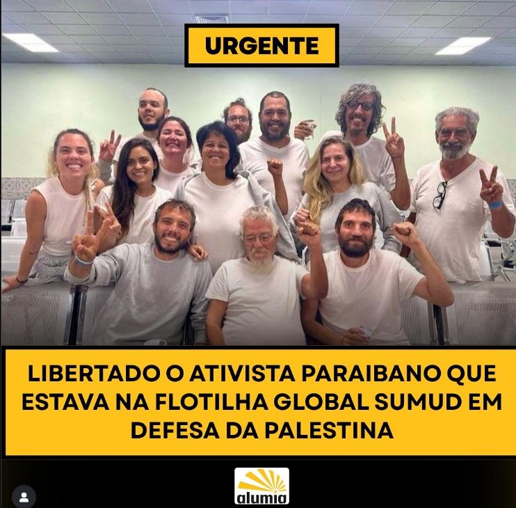 🚨 Ativistas brasileiros libertados hoje, entre eles o paraibano João Aguiar (de pé, cabelos compridos, óculos escuros)