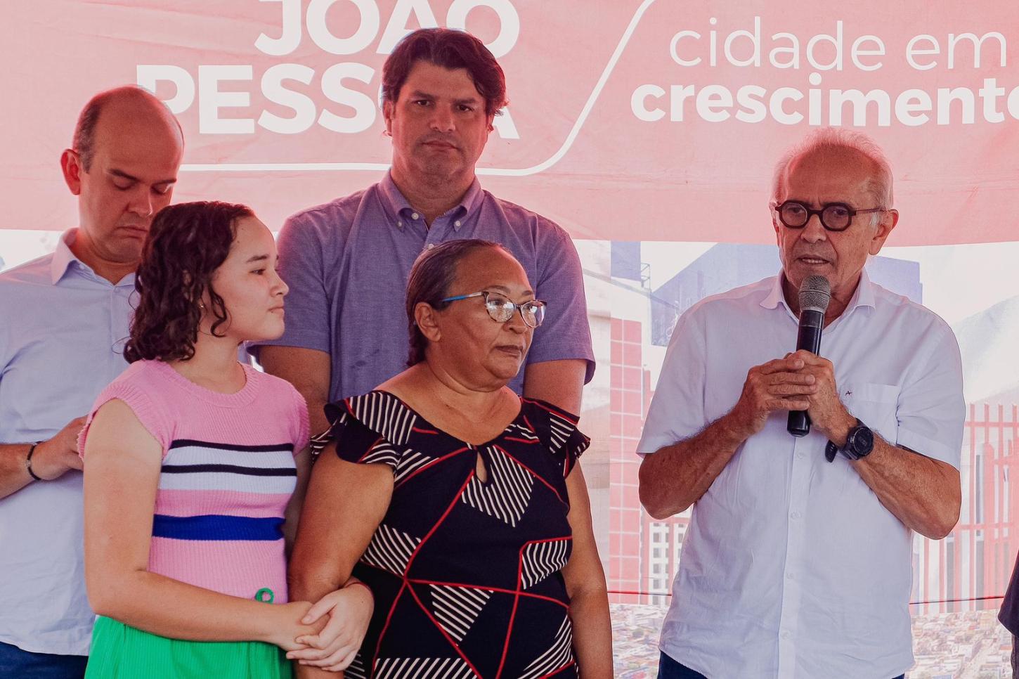 Cicero Lucena celebra mais de 700 famílias beneficiadas com Compra Assistida e Cuidar do Lar