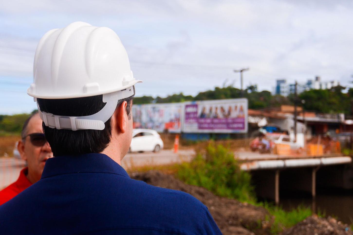 Leo Bezerra destaca evolução da ponte sobre o Rio Cuiá, para acabar com alagamentos e melhorar a mobilidade entre Valentina e Mangabeira