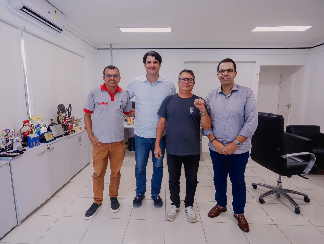 Leo Bezerra reúne Emlur, sindicato e empresas de limpeza urbana para garantir serviços de qualidade para população