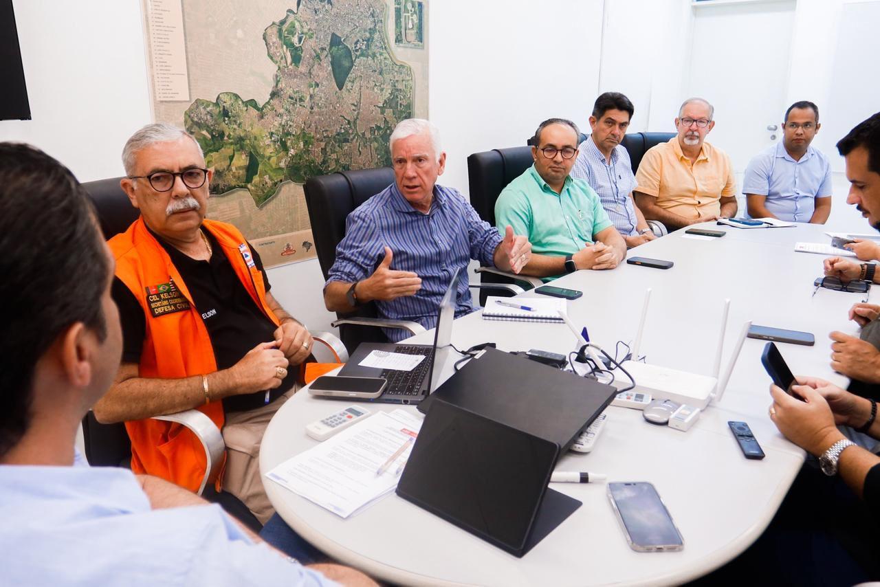 Leo Bezerra amplia a assistência às famílias atingidas pelas chuvas com ‘Compra Assistida' e 'Eu Posso'