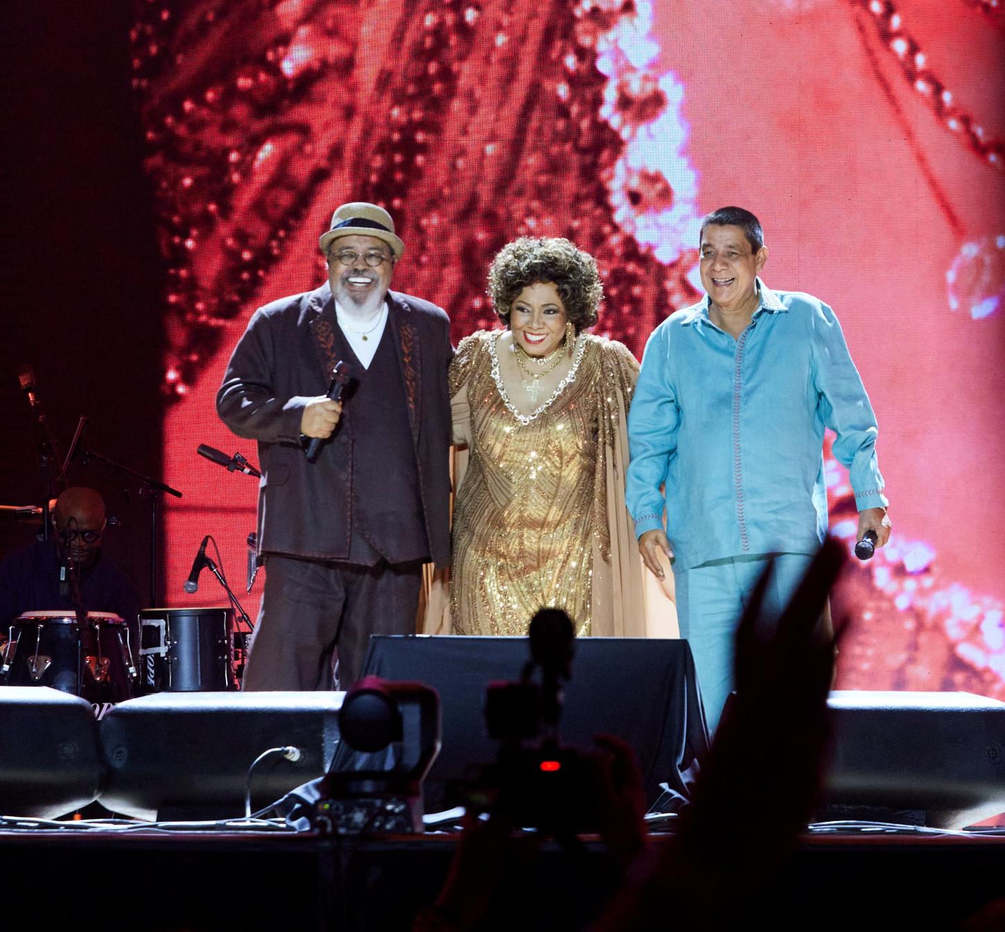 Zeca Pagodinho & Alcione & Jorge Aragão levam 65 mil pessoas ao Maracanã na estreia d'O Maior Encontro do Samba