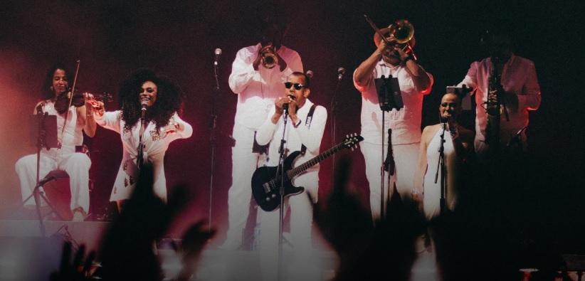 Jorge Ben Jor se emociona diante de 51 mil pessoas em seu único show em São Paulo em 2026
